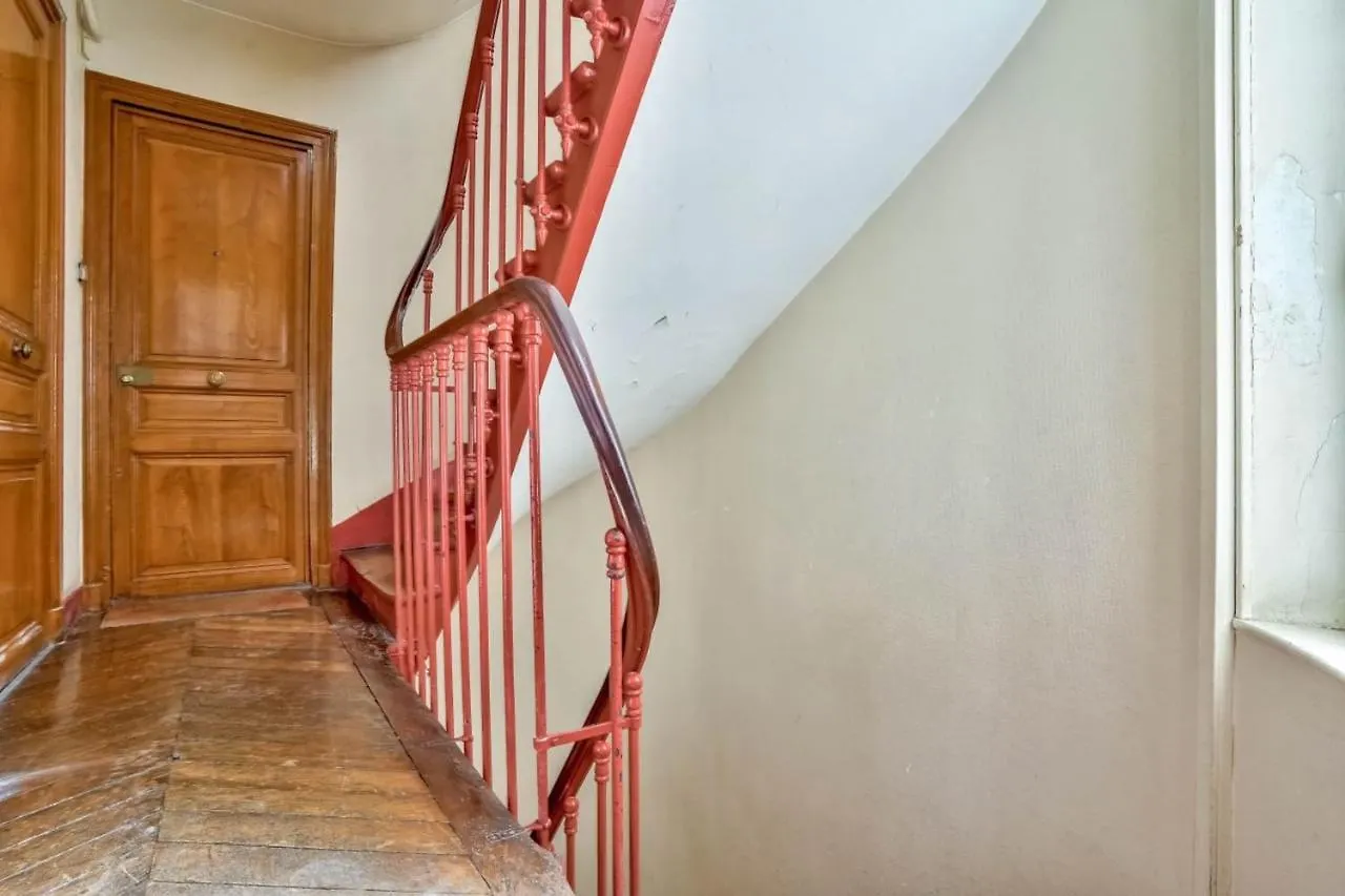 Cosy And Bright Apartment Located In Paris 18 Francja
